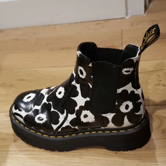 Floral handpainted Dr Martens boots - Picture 8 of 12